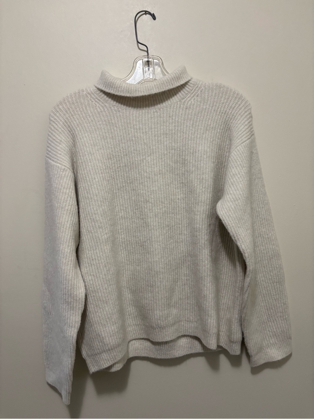Uniqlo Ribbed Mock Neck / Turtleneck Long Sleeve Sweater